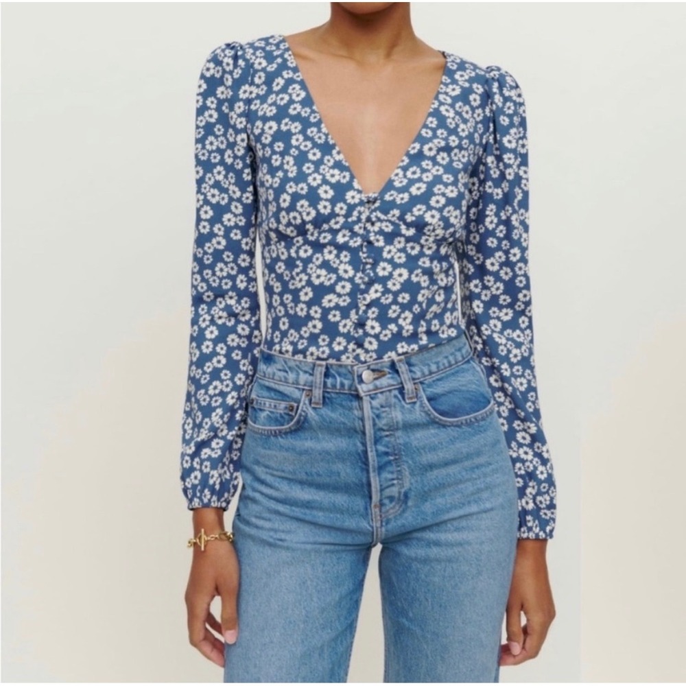 Reformation Nell Top blouse blue white daisy XS deep v puff sleeves feminine